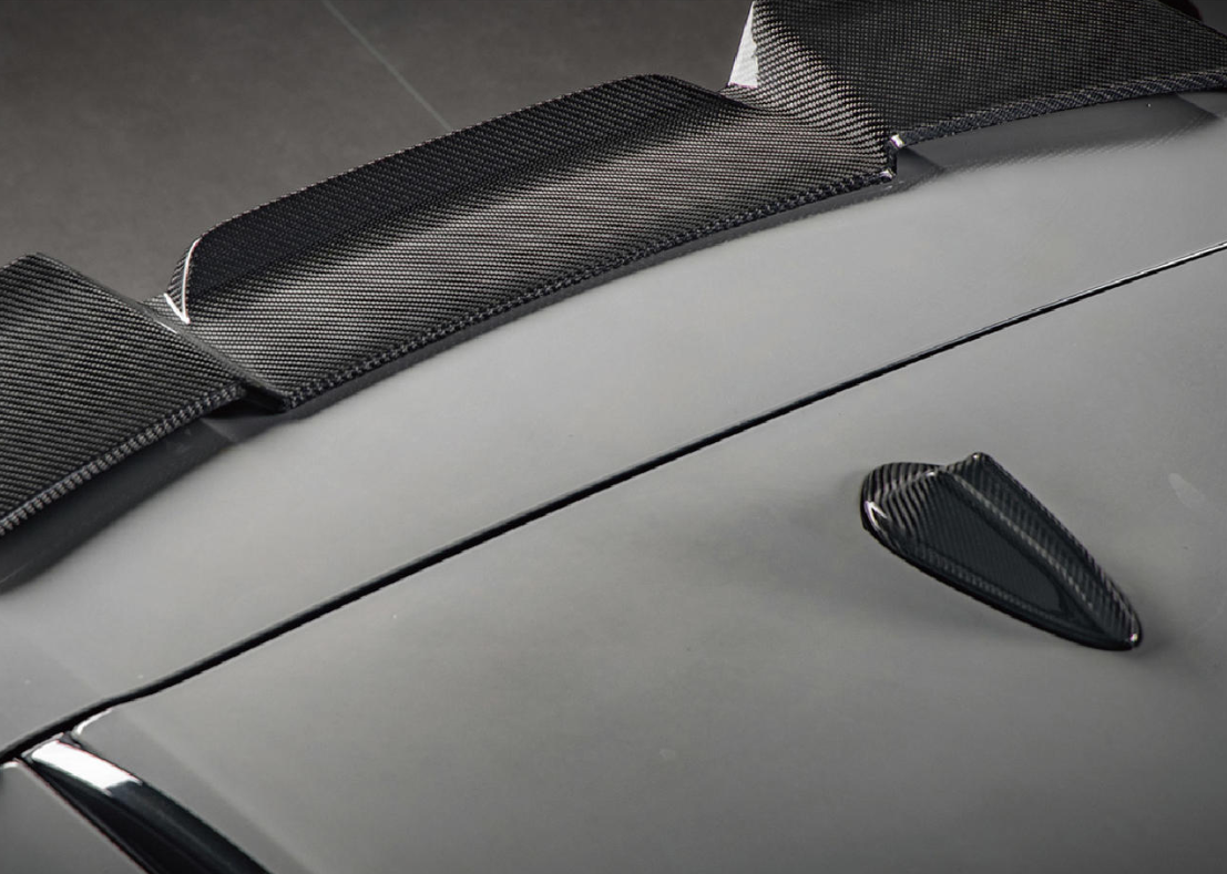 BMW X5 G05 dry carbon roof spoiler installed