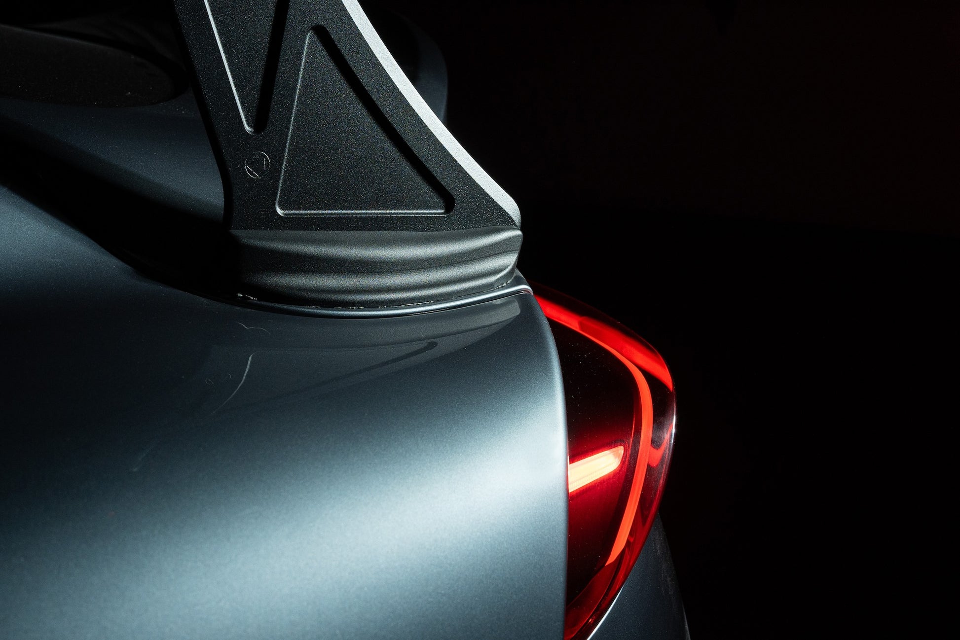 Verus V1X Swan Neck Rear Wing Kit